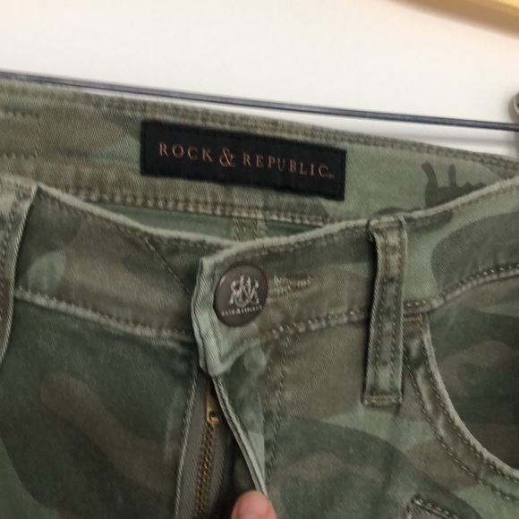 Rock & Republic camo crop/ankle jeans/pants | Sz 8 26-27.5” inseam - Picture 5 of 12